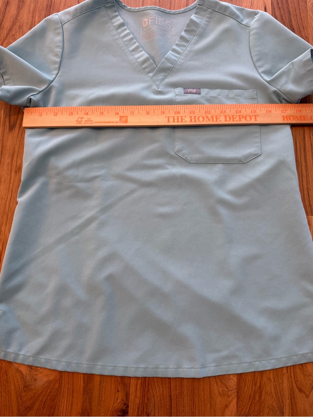 FIGS Light Blue Scrubs Shirt Top Women’s XS Short Sleeve Technical Collection - Picture 9 of 9